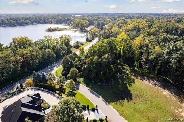 White Lake, MI 48383,7287 N MISTWOOD Drive