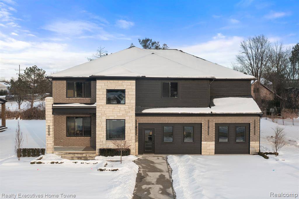 50964 MISTWOOD Drive, Macomb, MI 48042