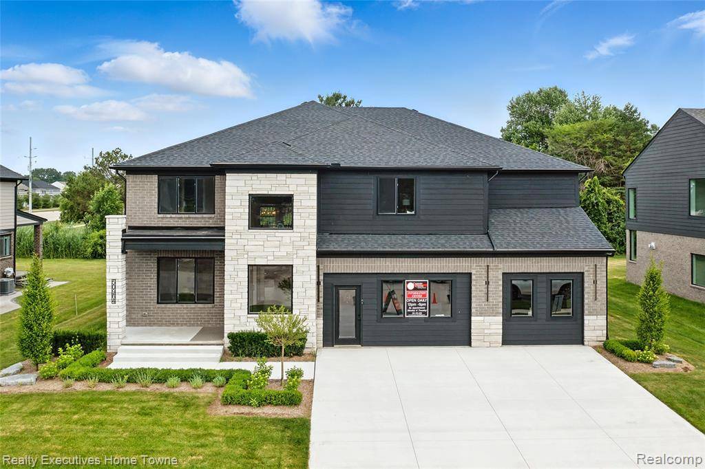 50964 MISTWOOD Drive, Macomb, MI 48042
