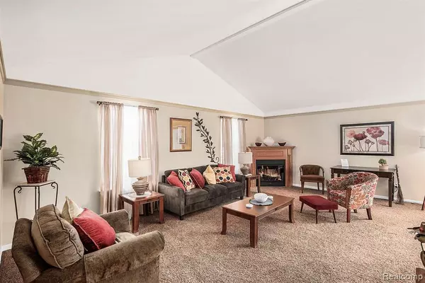 Fenton, MI 48430,978 WATER VIEW Lane