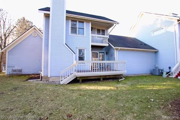 Fenton, MI 48430,486 CRYSTAL BROOK Drive
