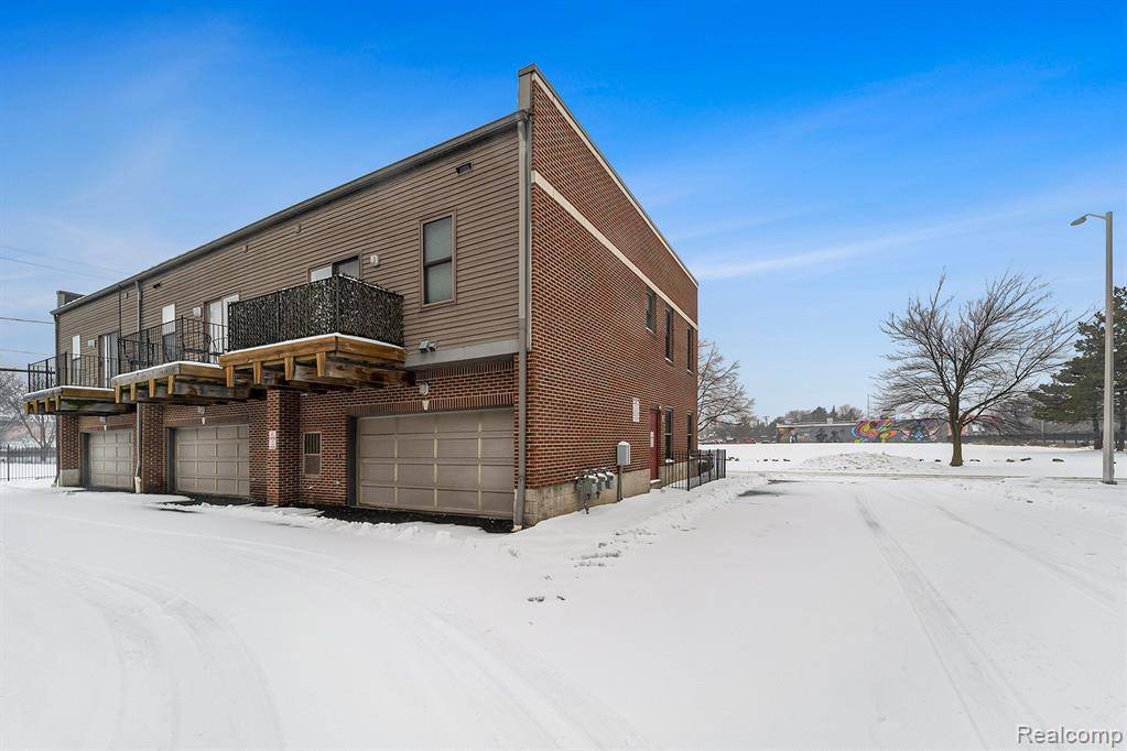 Detroit, MI 48202,9 DELAWARE Street