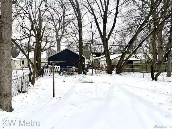 Dearborn Heights, MI 48125,24425 STANFORD Street