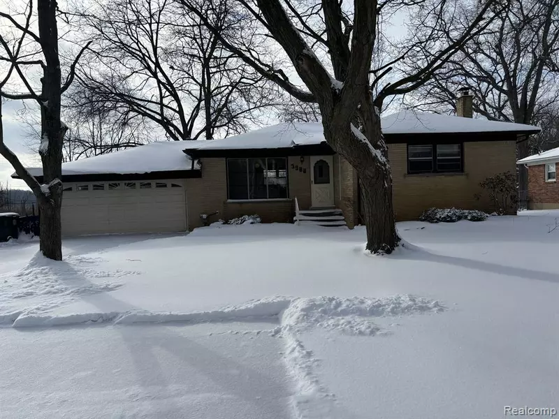 3988 JOSLYN Road, Lake Orion, MI