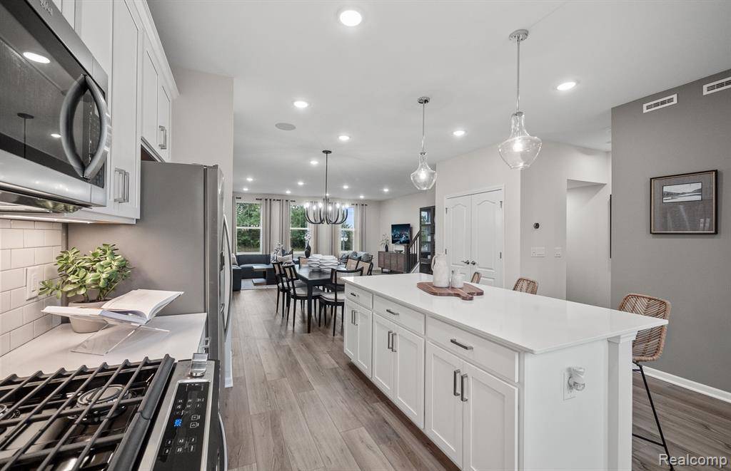 Novi, MI,42975 Atwood Avenue