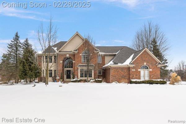 2980 LONG WINTER Lane, Oakland, MI