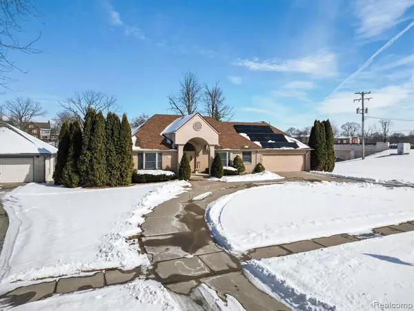 Mount Clemens, MI 48043,202 WELLINGTON Crescent