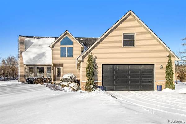 4664 BENTLEY LAKE Road, Howell, MI 48843