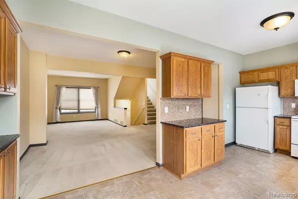 Fenton, MI 48430,724 EAGLE Drive