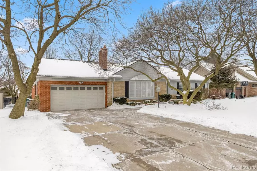 539 CRESCENT Drive, Dearborn, MI 48124