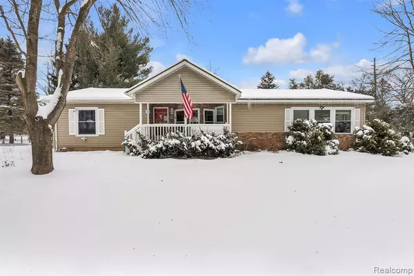 2740 TALL PINES Way, Commerce Twp, MI 48382