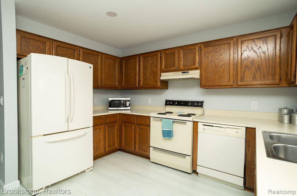 Clinton Twp, MI 48036,38627 CYPRESS MEADOW Drive