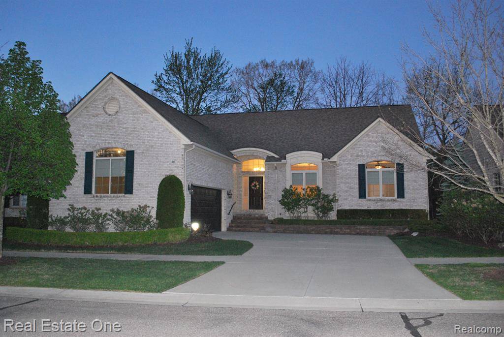 Novi, MI,25364 Sutton Court