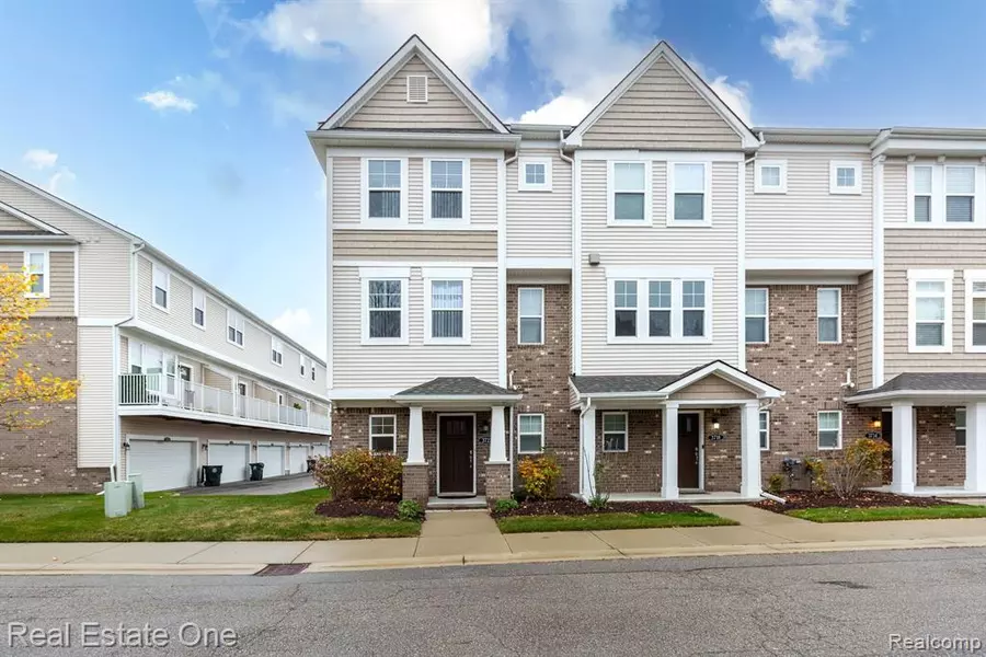 3722 E MADISON Avenue, Lake Orion, MI