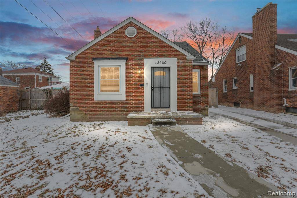 18960 ROCKCASTLE Street, Grosse Pointe, MI 48236