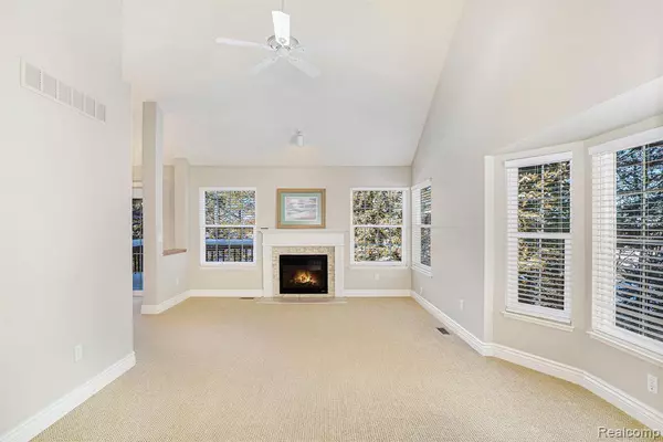Fenton, MI 48430,713 WHISPERWOOD Trail