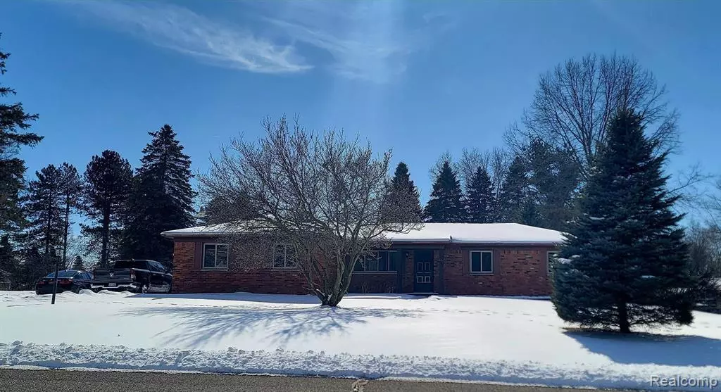 877 DEL SHER Drive, Brighton, MI 48114