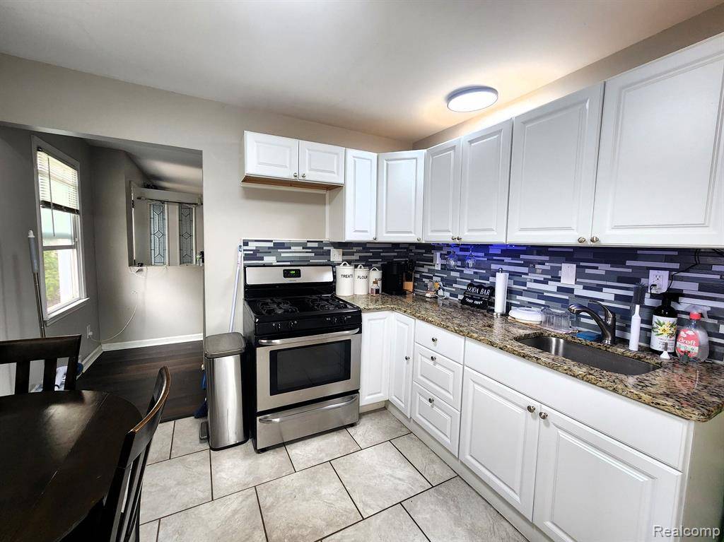 Oak Park, MI 48237,10320 TROY Street