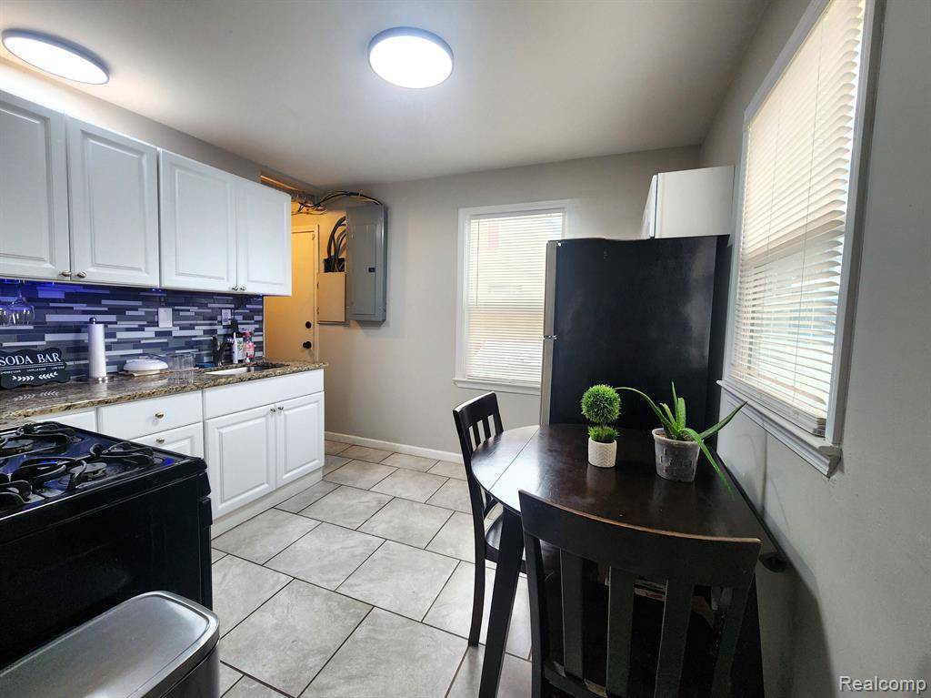 Oak Park, MI 48237,10320 TROY Street