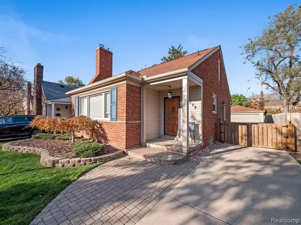 Grosse Pointe Woods, MI 48236,2064 OXFORD Road