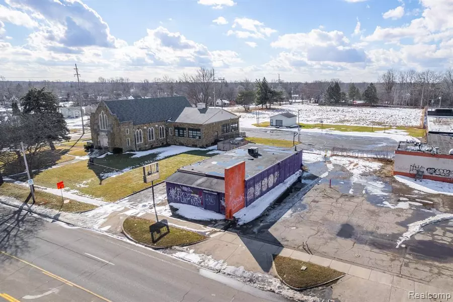 6925 N SAGINAW Street, Flint, MI 48505