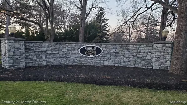 6326 Withers Way Court, Grand Blanc, MI 48439