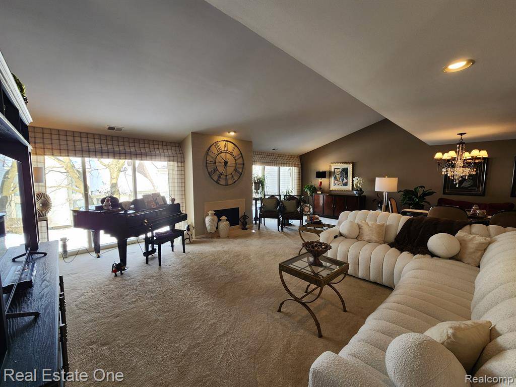 West Bloomfield, MI,7655 DANBURY Circle