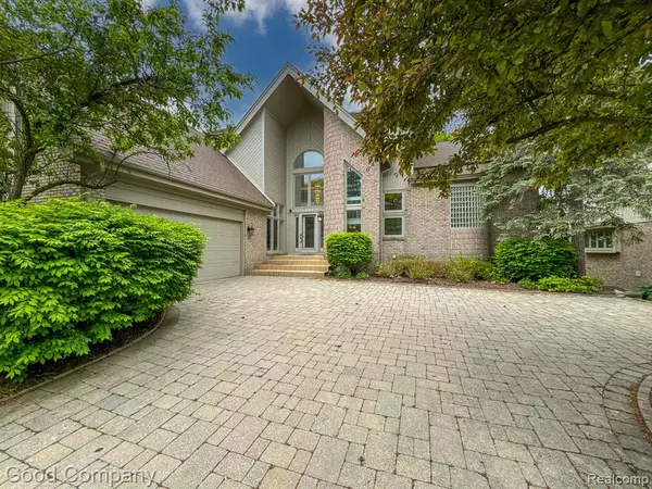 Farmington Hills, MI 48331,28036 Hickory Circle