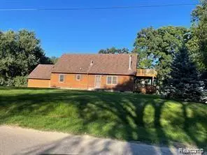 2225 JACKSON Boulevard, Highland, MI 48356