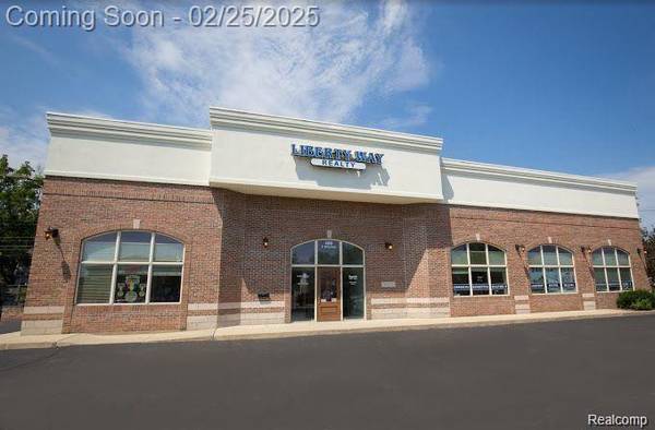 400 S BROADWAY Street, Lake Orion, MI 48362