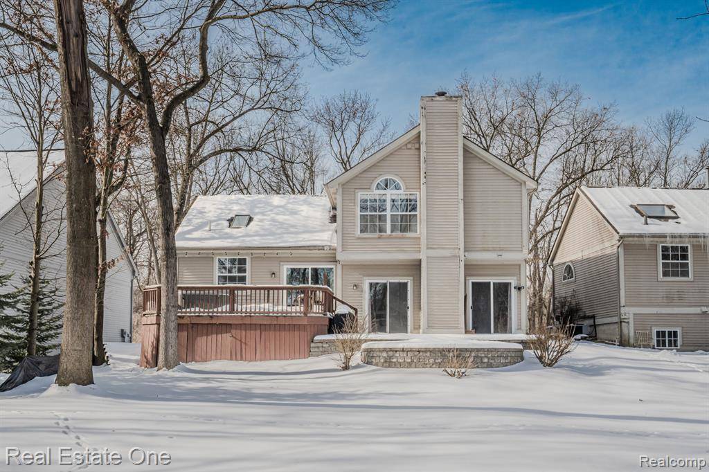 Waterford, MI 48327,332 LAKE FOREST Drive