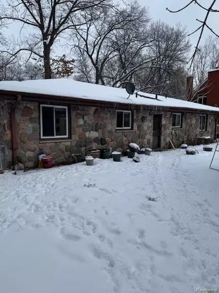 23325 W 9 MILE Road, Southfield, MI 48033