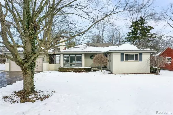 Beverly Hills, MI 48025,17040 DUNBLAINE Avenue