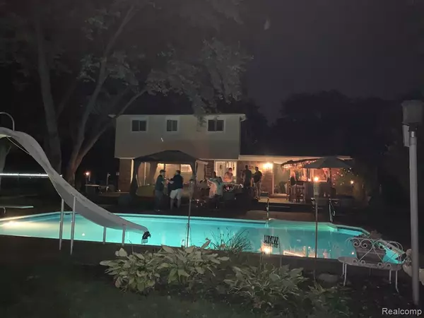 Troy, MI 48085,6271 SANDSHORES Drive