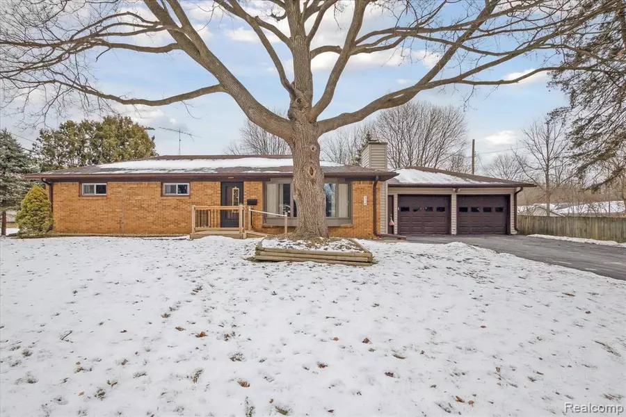 310 TAYLOR Lane, Chelsea, MI 48118
