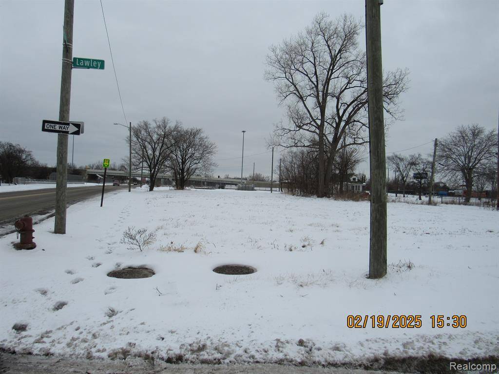13100 DEQUINDRE Street, Hamtramck, MI 48212
