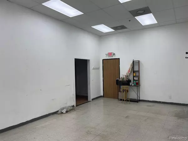 Mount Clemens, MI 48316,36 N New N Street