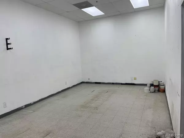 Mount Clemens, MI 48316,36 N New N Street