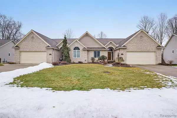 2040 CRYSTAL WOOD Trail, Flushing, MI 48433