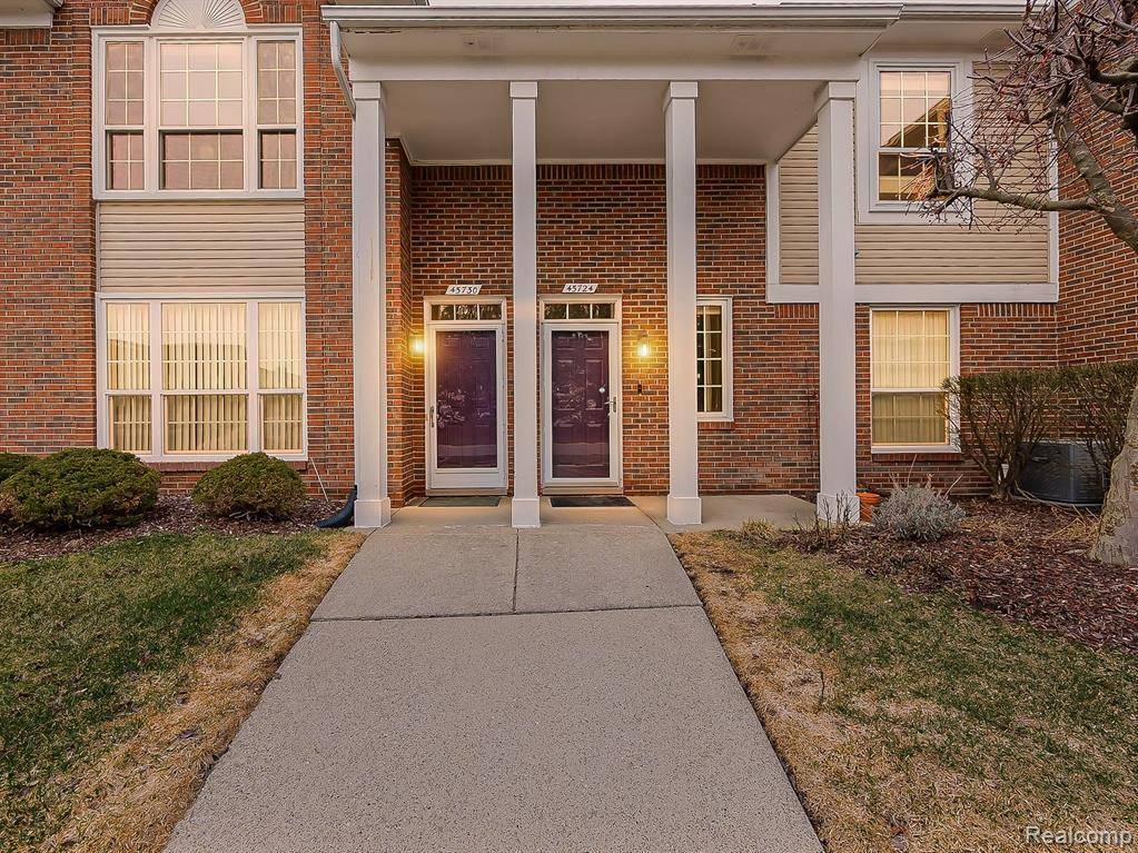 45724 WARWICK Drive, Macomb, MI 48044