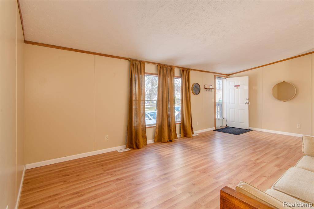 Fenton, MI 48430,8346 Whitehorn Lane