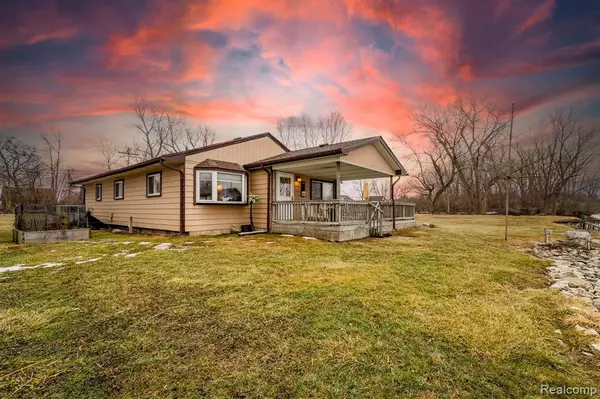 Rockwood, MI,35342 LAKE Drive