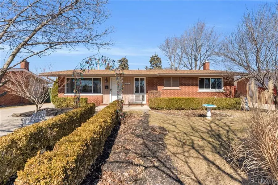1572 W 13 MILE Road, Madison Heights, MI 48071