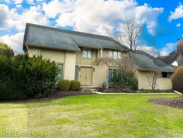 Farmington Hills, MI 48331,28761 APPLEBLOSSOM Lane