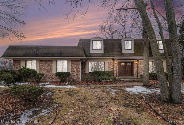 5962 CHERRY CREST Drive, West Bloomfield, MI