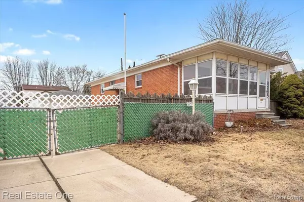 Wyandotte, MI 48192,922 5TH Street