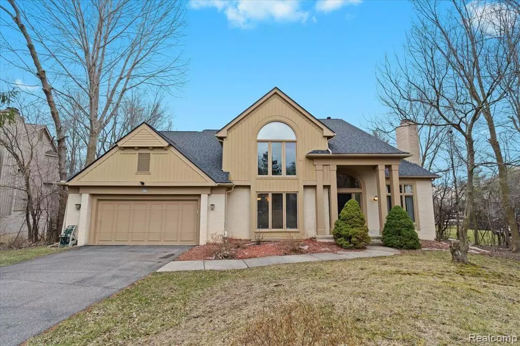 West Bloomfield, MI 48323,4759 MIRROR LAKE Drive