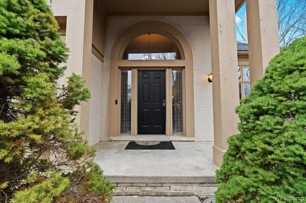 West Bloomfield, MI 48323,4759 MIRROR LAKE Drive