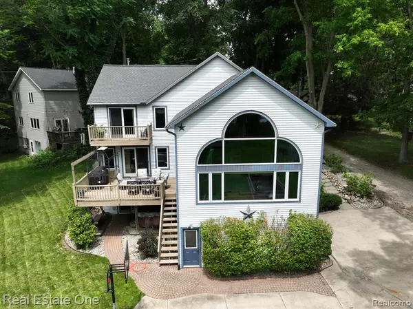 Pinckney, MI 48169,11770 WOODVIEW