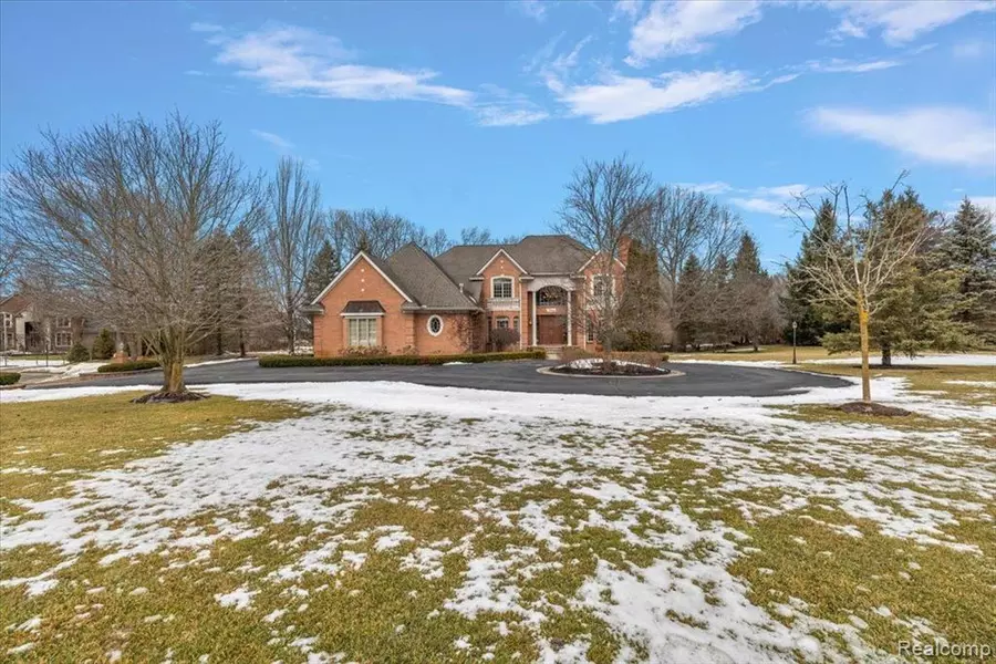 1340 Valley Crest, Milford, MI 48381